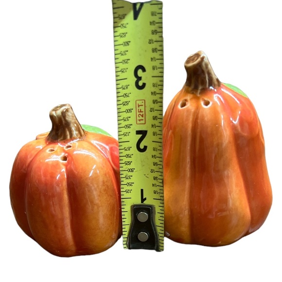 Fall Autumn Harvest Pumpkin Salt and Pepper Shakers Thanksgiving - Picture 3 of 5